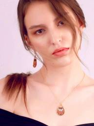 collier-cc18-5-en acier plaqué or et perles tissées mains